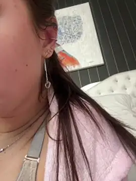 Snapshot of SophiaVilner chatting on July 1, 5:45 pm SophiaVilner online show from July 1, 5:45 pm