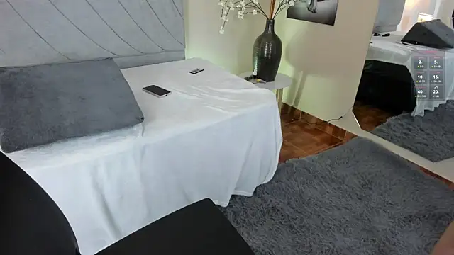 angieebaezz online show from March 6, 4:07 pm