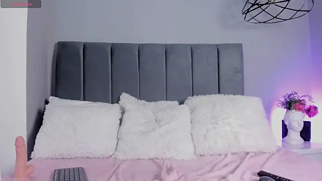 Snapshot of ScarletGV chatting on November 12, 10:04 am ScarletGV online show from November 12, 10:04 am