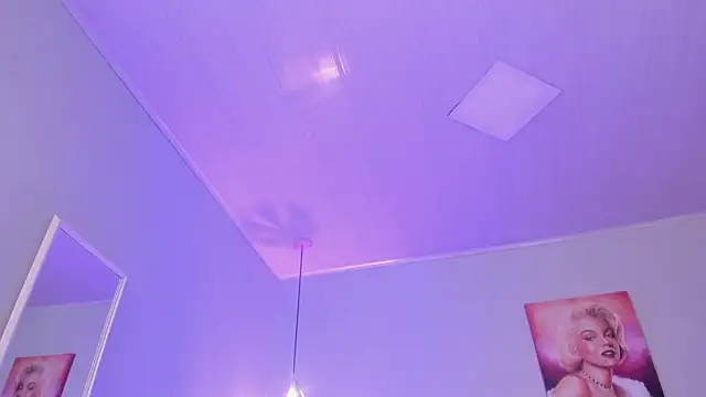 Snapshot of ScarletGV chatting on December 4, 5:50 am ScarletGV online show from December 4, 5:50 am