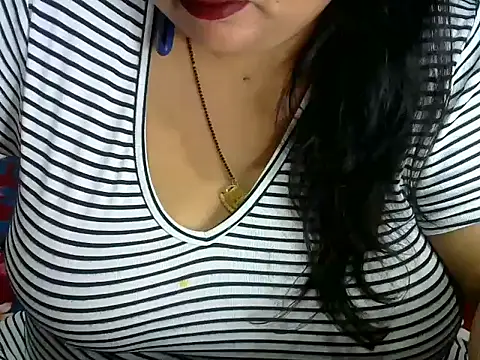 Snapshot of dramebaz_queen chatting on June 22, 5:43 pm dramebaz queen online show from June 22, 5:43 pm