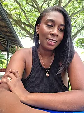 Snapshot of HanaThompson chatting on June 11, 5:22 pm HanaThompson online show from June 11, 5:22 pm
