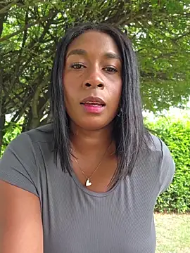 Snapshot of HanaThompson chatting on June 22, 5:43 pm HanaThompson online show from June 22, 5:43 pm