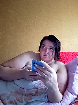 Snapshot of Liluboobs chatting on October 30, 6:15 am Liluboobs online show from October 30, 6:15 am