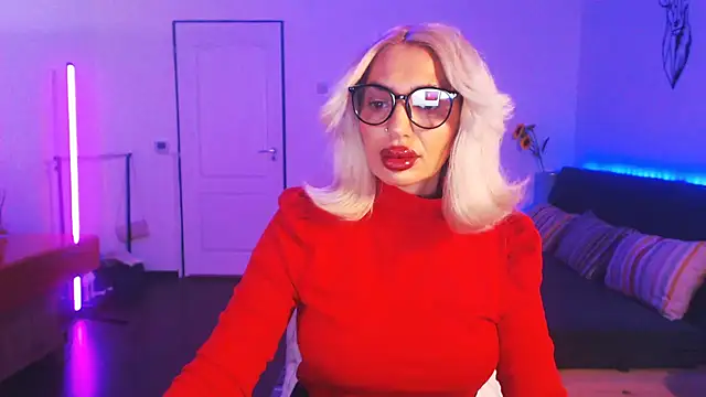 Snapshot of beauty_chl0e chatting on December 19, 8:13 pm beauty chl0e online show from December 19, 8:13 pm