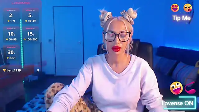 Snapshot of beauty_chl0e chatting on October 5, 8:29 pm beauty chl0e online show from October 5, 8:29 pm