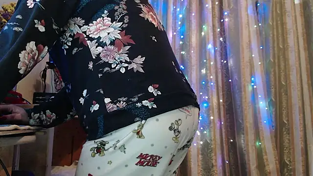 Snapshot of amorelara chatting on January 13, 2:11 pm amorelara online show from January 13, 2:11 pm