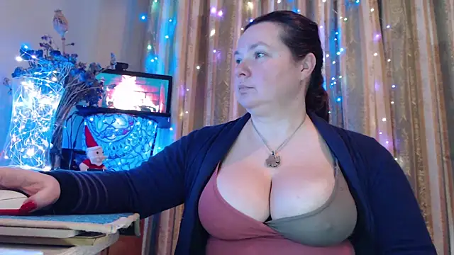 Snapshot of amorelara chatting on February 4, 6:19 am amorelara online show from February 4, 6:19 am