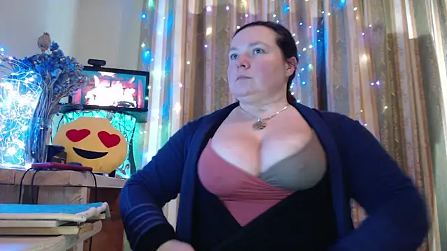 Snapshot of amorelara chatting on February 11, 2:55 pm amorelara online show from February 11, 2:55 pm