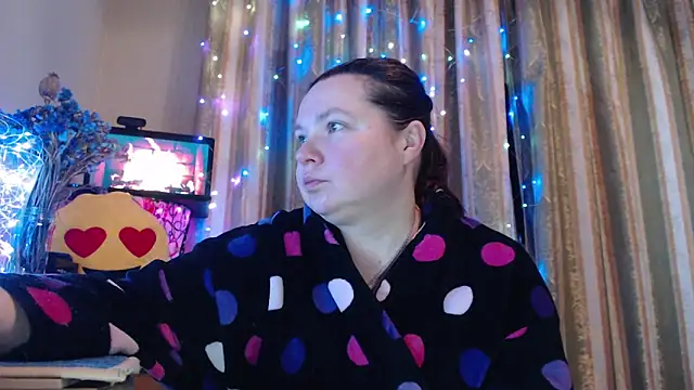 Snapshot of amorelara chatting on February 12, 5:57 am amorelara online show from February 12, 5:57 am