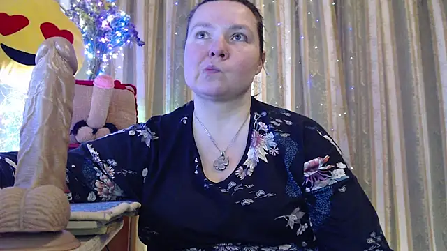 Snapshot of amorelara chatting on February 21, 9:21 am amorelara online show from February 21, 9:21 am