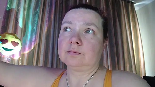 Snapshot of amorelara chatting on May 21, 6:42 am amorelara online show from May 21, 6:42 am