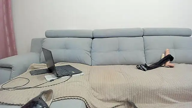 Snapshot of Kristina_Sinclair chatting on December 6, 7:12 pm Kristina Sinclair online show from December 6, 7:12 pm