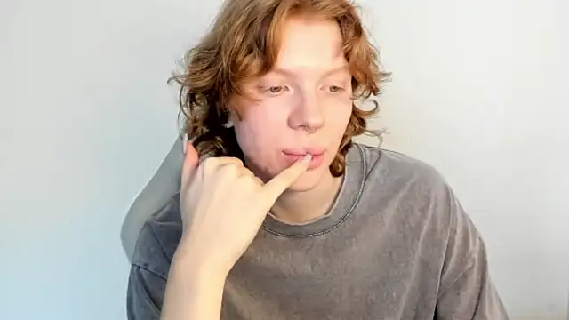 Snapshot of StellaDavis chatting on March 3, 9:37 am StellaDavis online show from March 3, 9:37 am