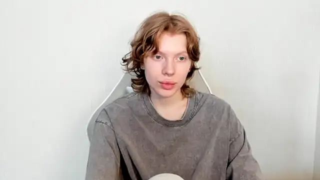 Snapshot of StellaDavis chatting on March 5, 8:10 am StellaDavis online show from March 5, 8:10 am