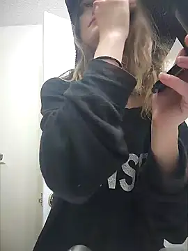 AriellaTaylor online show from December 8, 7:32 pm