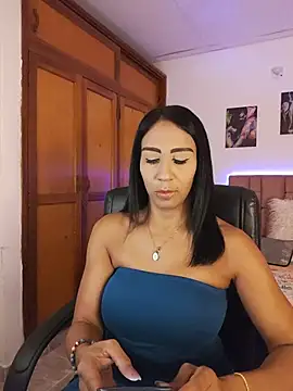 Snapshot of charlotte_bayron02 chatting on June 27, 1:21 am charlotte bayron02 online show from June 27, 1:21 am