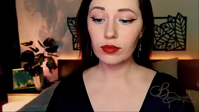 Snapshot of MissBeverlyMills chatting on December 13, 5:54 pm MissBeverlyMills online show from December 13, 5:54 pm