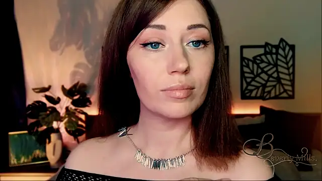 Snapshot of MissBeverlyMills chatting on December 15, 2:37 pm MissBeverlyMills online show from December 15, 2:37 pm