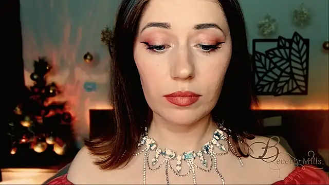 Snapshot of MissBeverlyMills chatting on December 25, 8:17 pm MissBeverlyMills online show from December 25, 8:17 pm