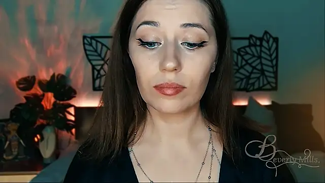 Snapshot of MissBeverlyMills chatting on January 17, 10:34 pm MissBeverlyMills online show from January 17, 10:34 pm