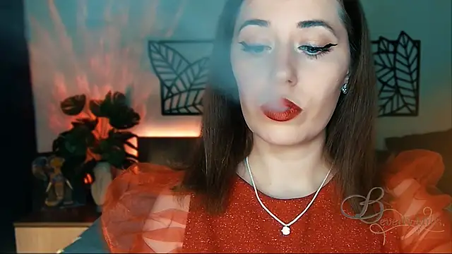 Snapshot of MissBeverlyMills chatting on January 18, 10:28 pm MissBeverlyMills online show from January 18, 10:28 pm