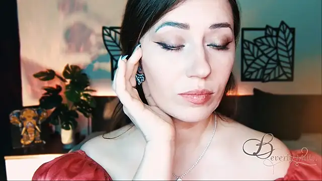 Snapshot of MissBeverlyMills chatting on February 19, 9:17 am MissBeverlyMills online show from February 19, 9:17 am