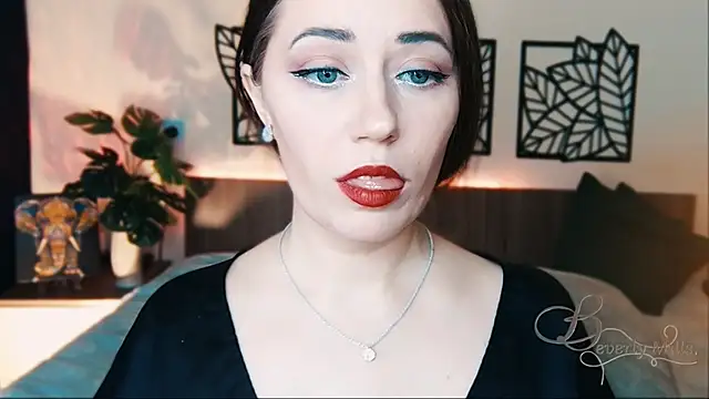 Snapshot of MissBeverlyMills chatting on February 21, 11:01 am MissBeverlyMills online show from February 21, 11:01 am