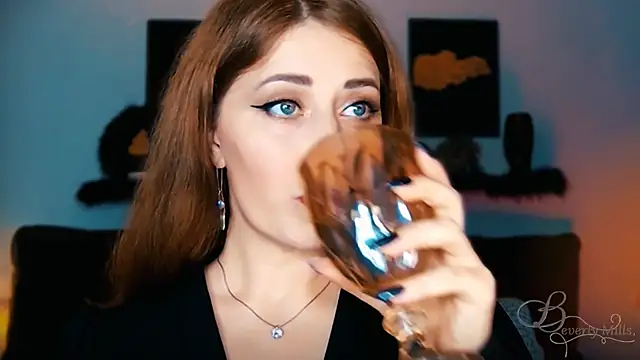 Snapshot of MissBeverlyMills chatting on September 10, 7:14 pm MissBeverlyMills online show from September 10, 7:14 pm