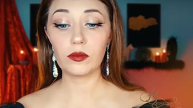 Snapshot of MissBeverlyMills chatting on October 19, 9:26 pm MissBeverlyMills online show from October 19, 9:26 pm