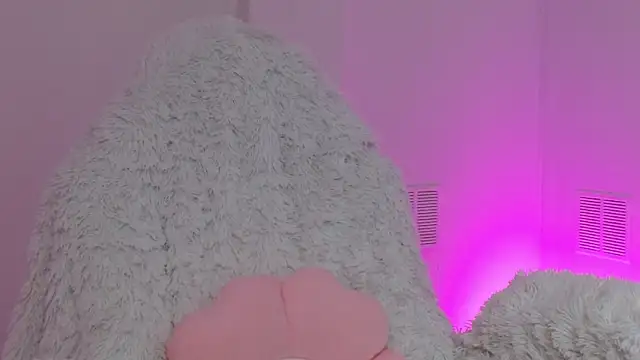 hantonella  online show from November 8, 12:05 pm