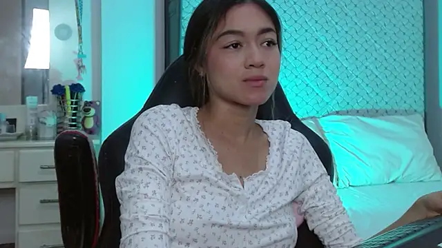 Snapshot of hantonella_ chatting on July 22, 3:37 pm hantonella online show from July 22, 3:37 pm