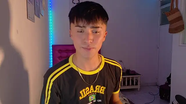 santi-fabulous online show from December 18, 3:01 am