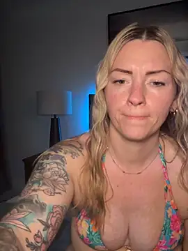 Snapshot of MaggieMayI89 chatting on June 7, 5:49 pm MaggieMayI89 online show from June 7, 5:49 pm