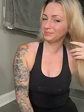 Snapshot of MaggieMayI89 chatting on July 11, 12:52 pm MaggieMayI89 online show from July 11, 12:52 pm