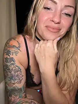Snapshot of MaggieMayI89 chatting on July 28, 1:45 am MaggieMayI89 online show from July 28, 1:45 am