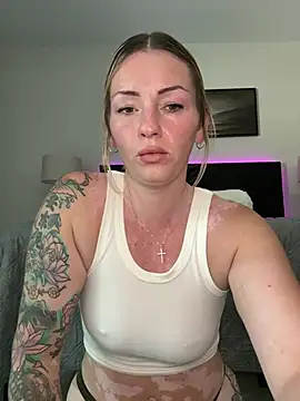 Snapshot of MaggieMayI89 chatting on July 28, 6:20 pm MaggieMayI89 online show from July 28, 6:20 pm
