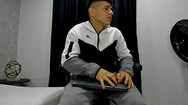 andrew rose  online show from February 13, 2:42 pm