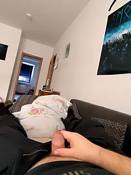 Snapshot of Henryb61 chatting on December 13, 11:23 am Henryb61 online show from December 13, 11:23 am