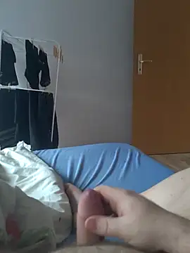 Snapshot of Henryb61 chatting on March 13, 10:15 am Henryb61 online show from March 13, 10:15 am