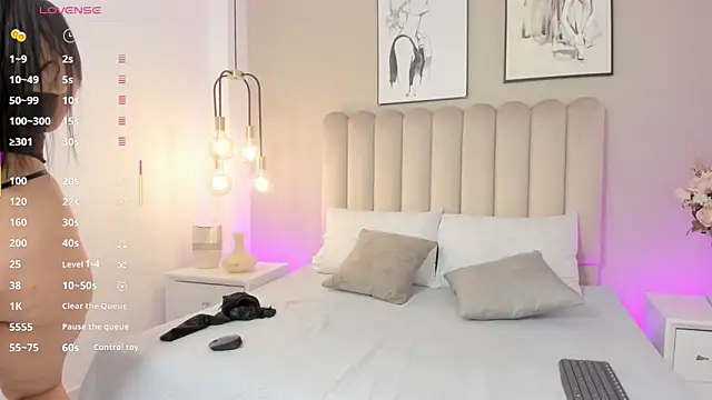 LindaRey  online show from February 20, 2:18 am