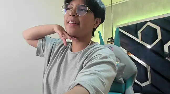 Snapshot of Emmapark_ chatting on February 4, 6:38 pm Emmapark online show from February 4, 6:38 pm