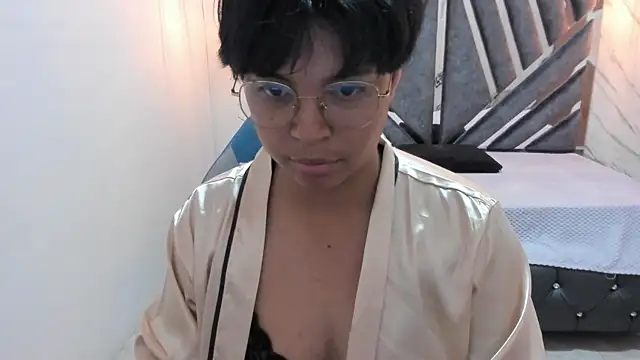 Snapshot of Emmapark_ chatting on February 5, 6:48 pm Emmapark online show from February 5, 6:48 pm