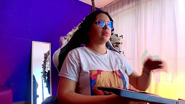 Emmapark  online show from February 3, 6:46 pm