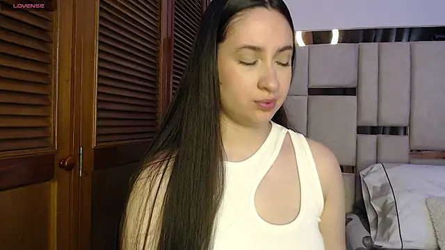 Snapshot of sofiaduque_26 chatting on June 3, 8:03 pm sofiaduque 26 online show from June 3, 8:03 pm