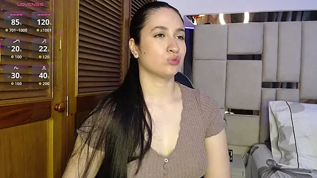Snapshot of sofiaduque_26 chatting on June 8, 1:28 am sofiaduque 26 online show from June 8, 1:28 am