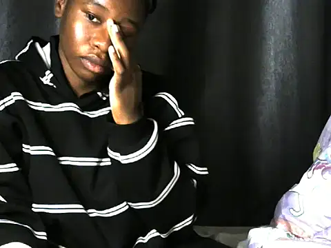 Snapshot of Novah_ chatting on June 22, 2:13 am Novah online show from June 22, 2:13 am