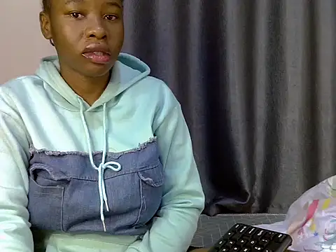 Snapshot of Novah_ chatting on July 7, 4:44 pm Novah online show from July 7, 4:44 pm