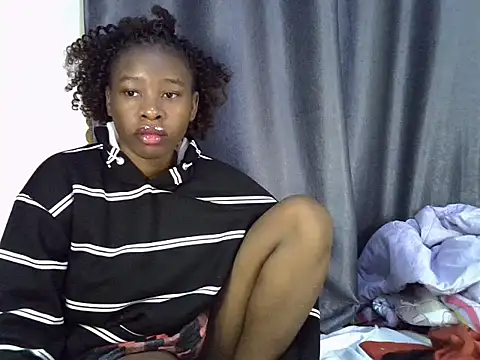 Snapshot of Novah_ chatting on July 13, 1:19 am Novah online show from July 13, 1:19 am