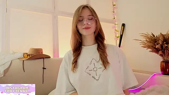 Snapshot of JennyDilly chatting on July 30, 6:18 pm JennyDilly online show from July 30, 6:18 pm